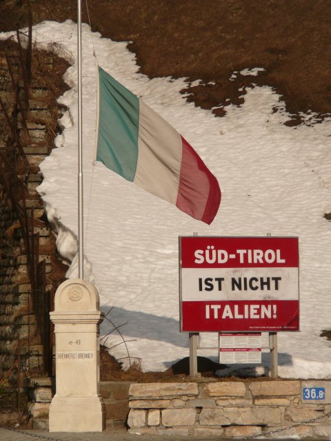 Suedtirol_ist_nicht_Italien_-_Brennero.jpg